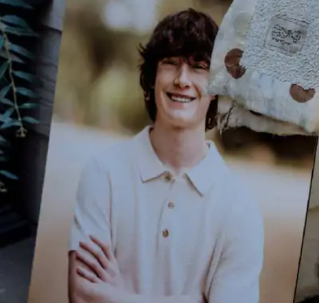 एडम रेन की एक फोटो, जो उनकी मौत से थोड़े समय पहले ली गई थी